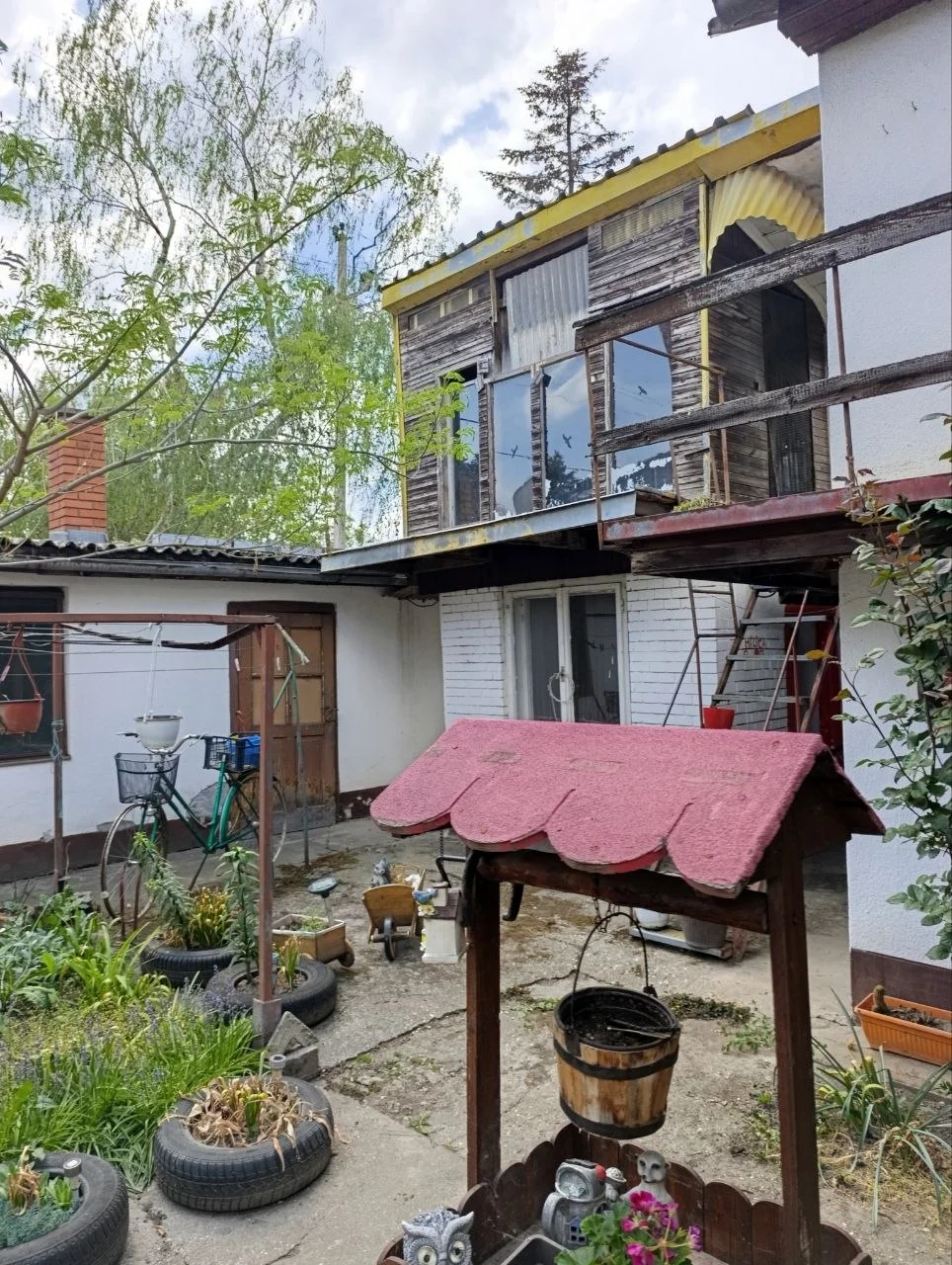 Дом в городе с внутренним двориком. 40 км от Нови Сада.
