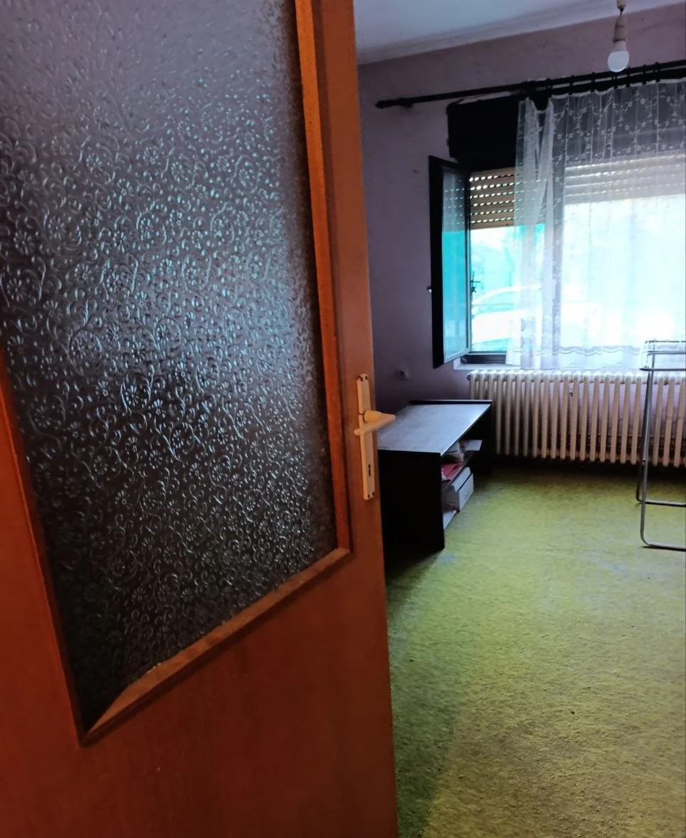 Два дома из твердого материала на одном участке в городе. 40 км от Нови Сада.