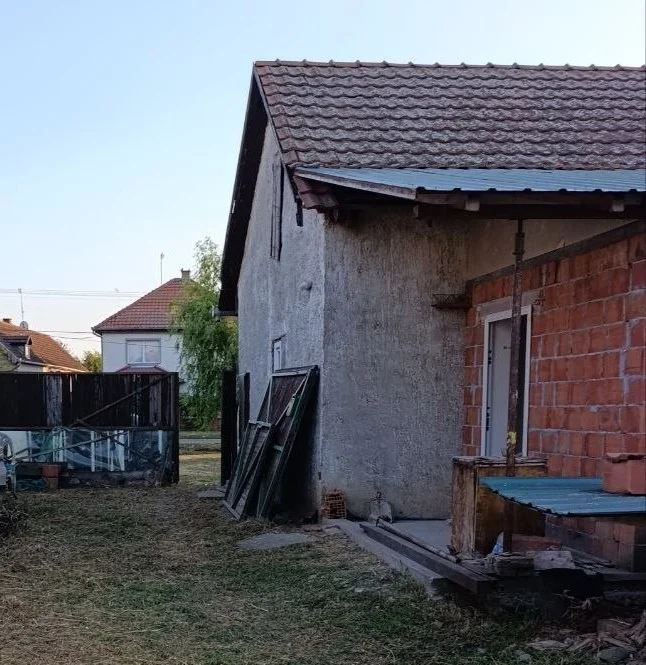 Дом из твердого материала с высокими потолками. 50 км от Нови Сада