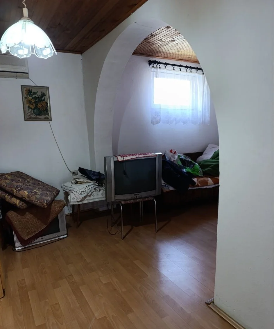 Большой дом на хорошей локации. 50 км от Нови Сада.