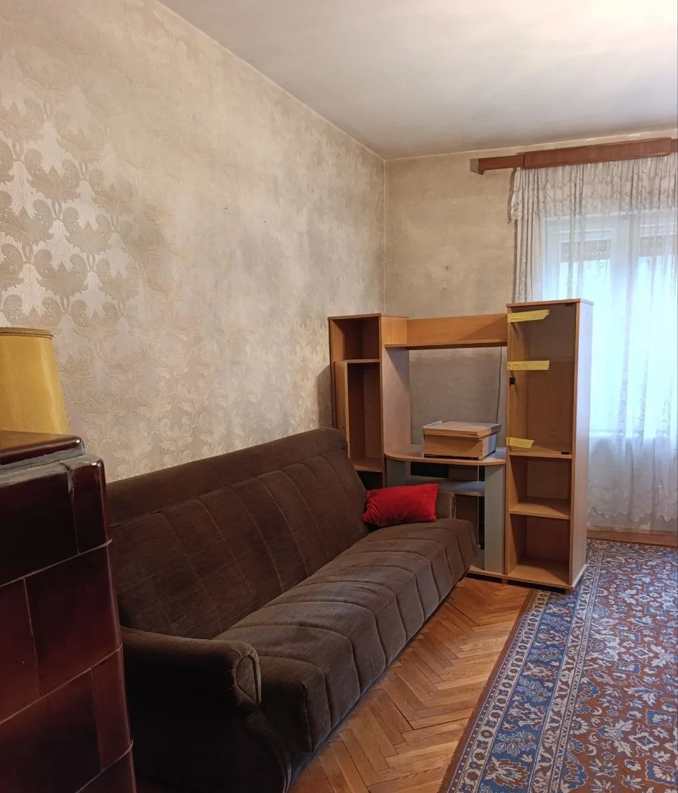 Кирпичный дом на квадратном участке в городе. 40 км от Нови Сада.